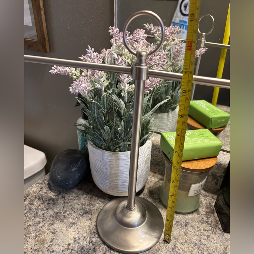 Hand towel Rack. - Picture 6 of 7